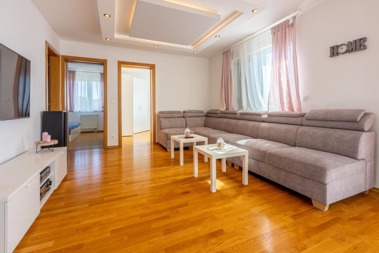 Mateo Apartment